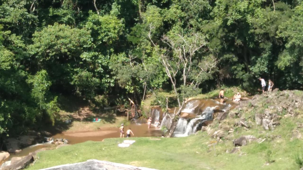 Chales Cachoeira Do Cafundo Bueno Brandão Exteriér fotografie